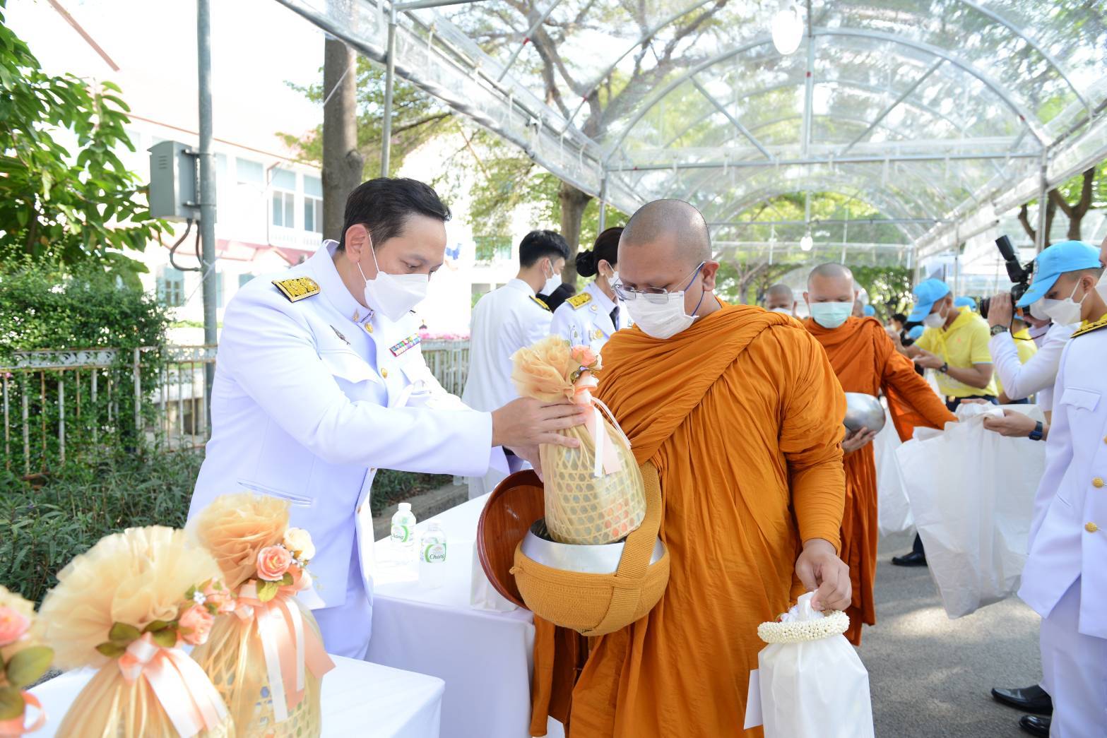 รองปลัดกระทรวงพลังงาน เข้าร่วมพิธีทำบุญตักบาตร เนื่องในงานวาระครบรอบ 100 ปี วันประสูติ สมเด็จพระเจ้าพี่นางเธอ เจ้าฟ้ากัลยาณิวัฒนากรมหลวงนราธิวาสราชนครินทร์